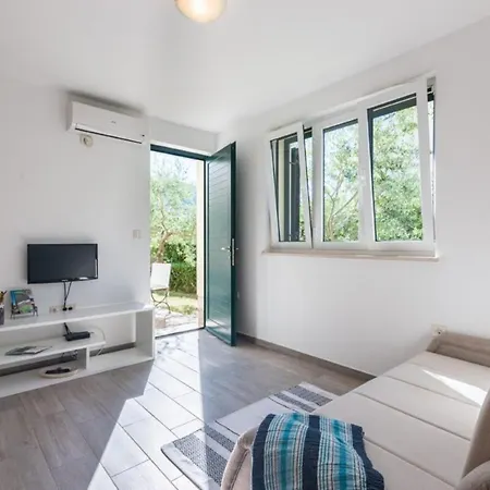Apartman Family Friendly With A Swimming Pool Jurandvor, Krk - 24113